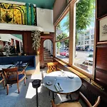 Hotell Grand De 3*