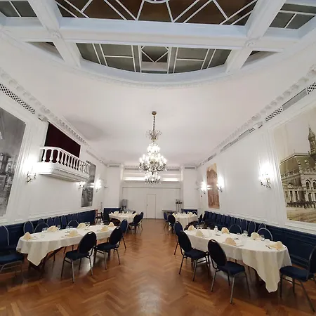 Grand De Отель