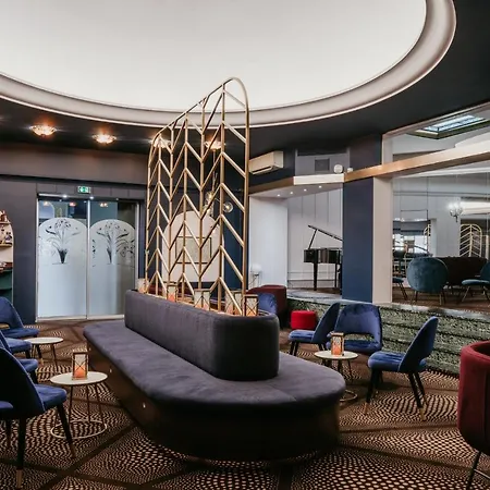 Hotell Grand De 3*
